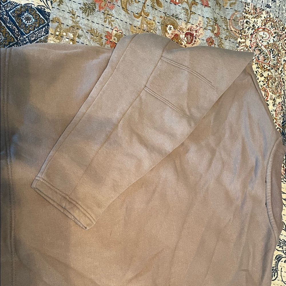 Zara crewneck sweatshirt with sleeve details!